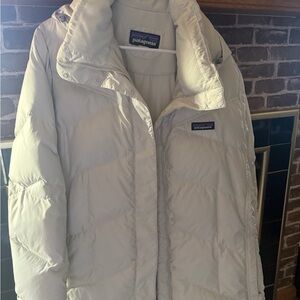 Patagonia Women's Off-White Puffer Jacket